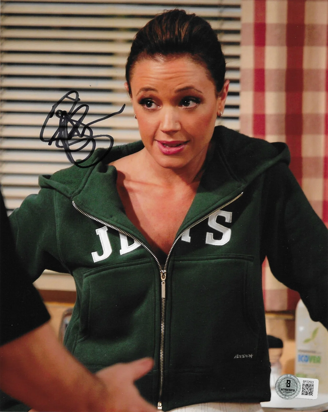 Leah Remini — Leah Remini Signed 8x10 Photo Autographed BAS King of Queens 593