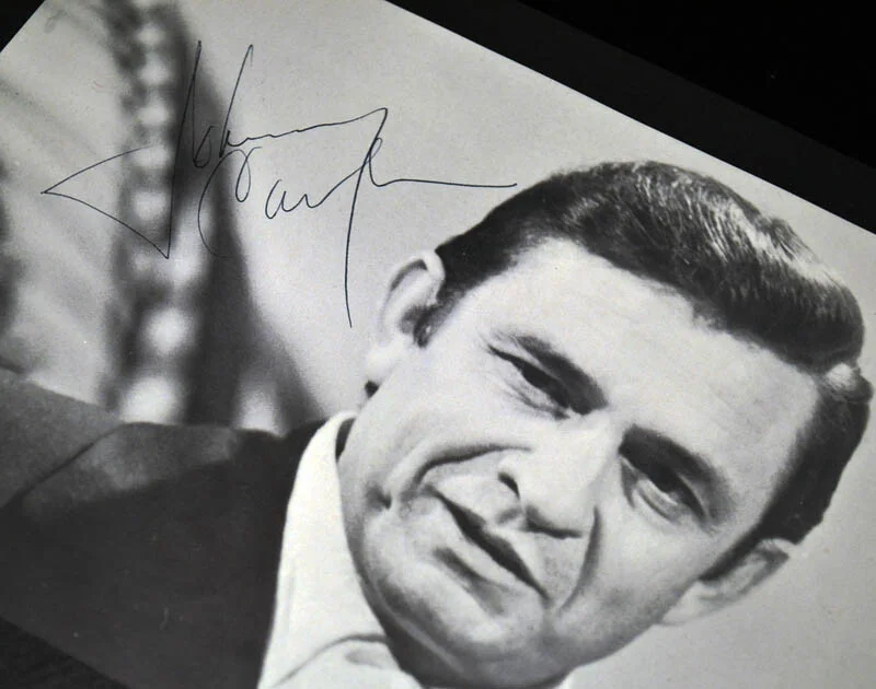 Rare JOHNNY CASH Signed AUTOGRAPH, Frame, Plaque, COA, UACC RD#228, FREE SHIP, изображение 3