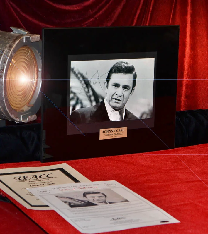 Rare JOHNNY CASH Signed AUTOGRAPH, Frame, Plaque, COA, UACC RD#228, FREE SHIP, изображение 5