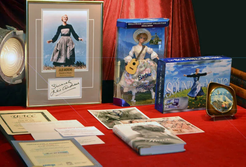 JULIE ANDREWS, CHRISTOPHER PLUMMER & 7 CHILDREN — Rare JULIE ANDREWS Signed SOUND OF MUSIC + Entire CAST Autographs, COA UACC, DVD