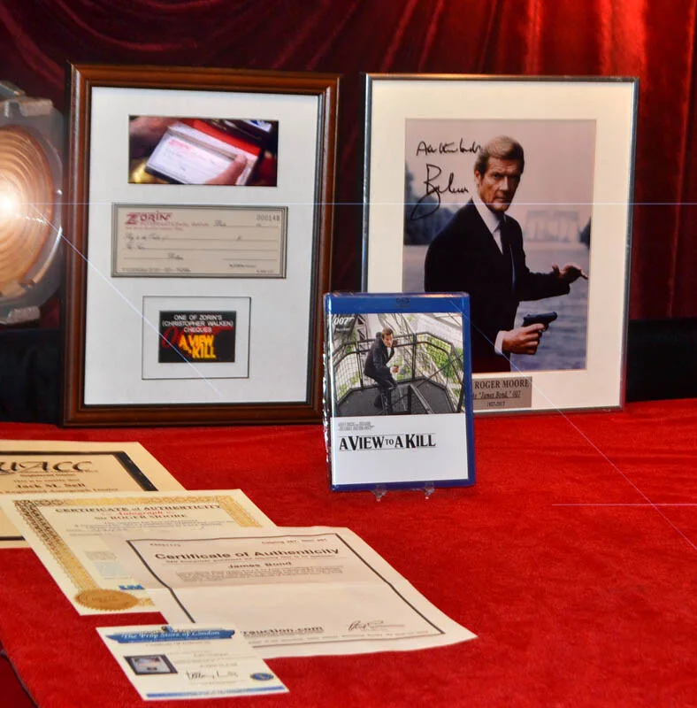ROGER MOORE — ROGER MOORE Signed JAMES BOND 007, Screen Used PROP, COA PROP STORE, DVD, Frame, image 2