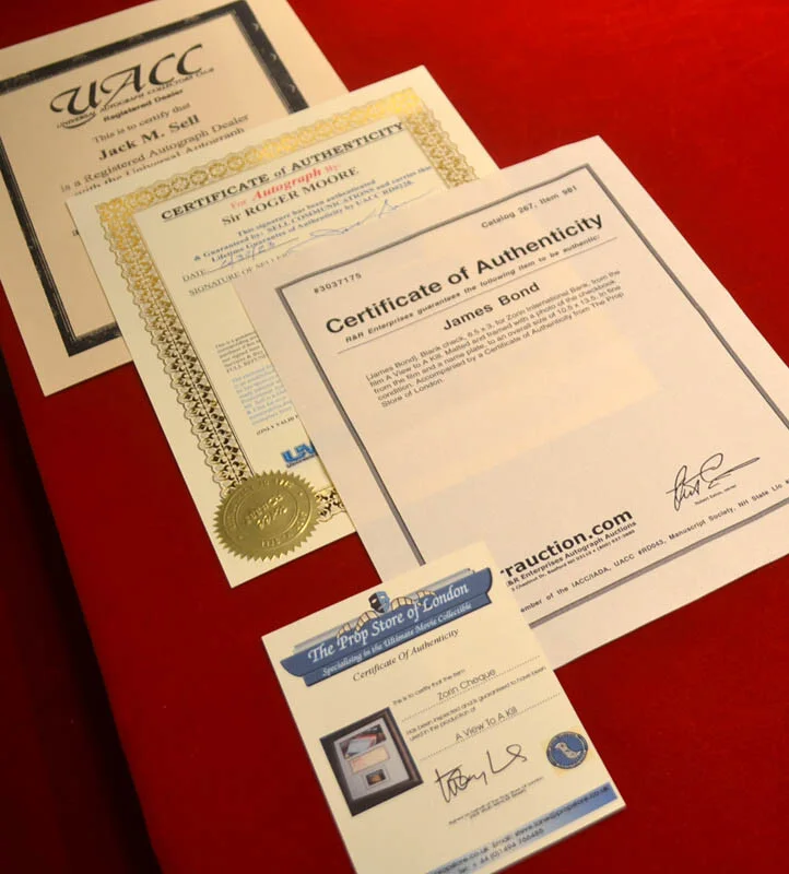 ROGER MOORE — ROGER MOORE Signed JAMES BOND 007, Screen Used PROP, COA PROP STORE, DVD, Frame, image 5