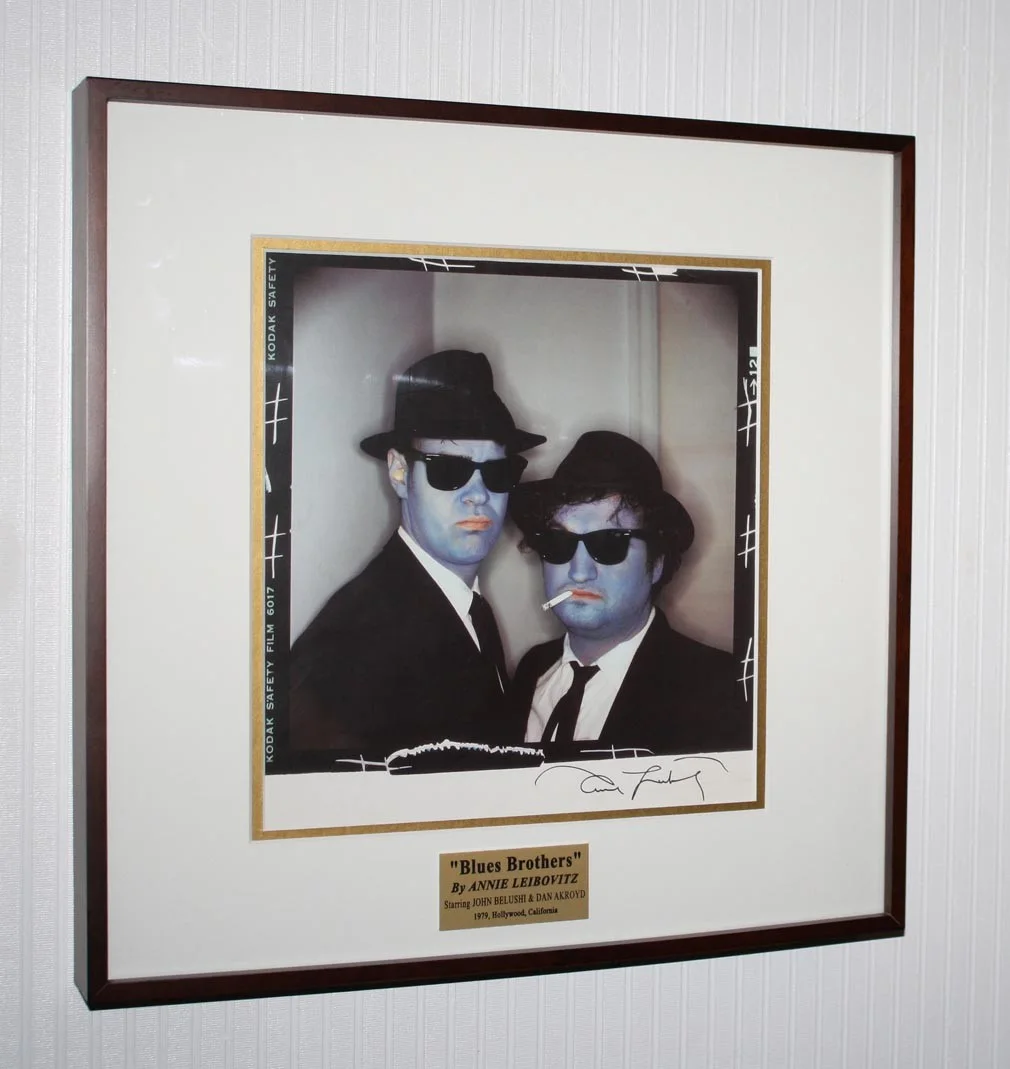 DAN AYKROYD, ANNIE LEIBOVITZ, JOHN LANDIS — Signed DAN AYKROYD, Annie Leibovitz BLUES BROTHERS JOHN BELUSHI, UACC DVD, Frame, изображение 3