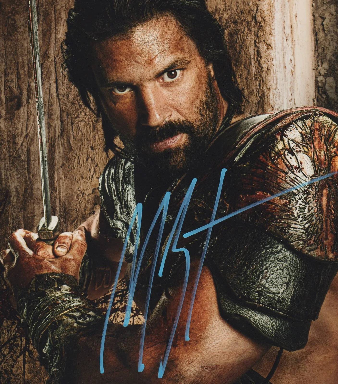 MANU BENNETT signed SPARTACUS color 8x10 uacc rd coa STUNNING CLOSEUP OF CRIXUS, image 2
