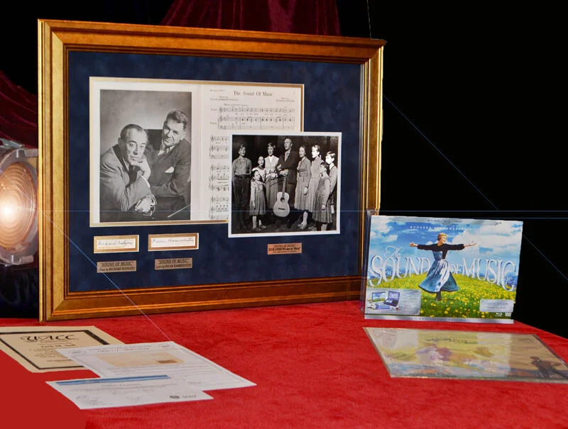 JULIE ANDREWS, RICHARD ROGERS, OSCAR HAMMERSTEIN — Signed SOUND OF MUSIC Julie Andrews, ROGERS & HAMMERSTEIN COA UACC, Frame LP DVD, изображение 2