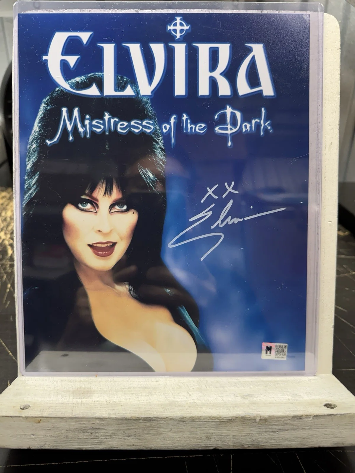 Elvira Cassandra Peterson — Elvira 8x10 photo signed by Cassandra Peterson MAS COA