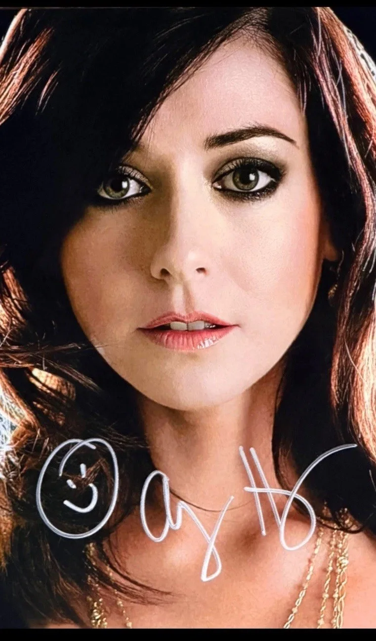 Alyson Hannigan — Alyson Hannigan Autographed Original Photo Buffy the Vampire Slayer SiriusXM COA, image 3