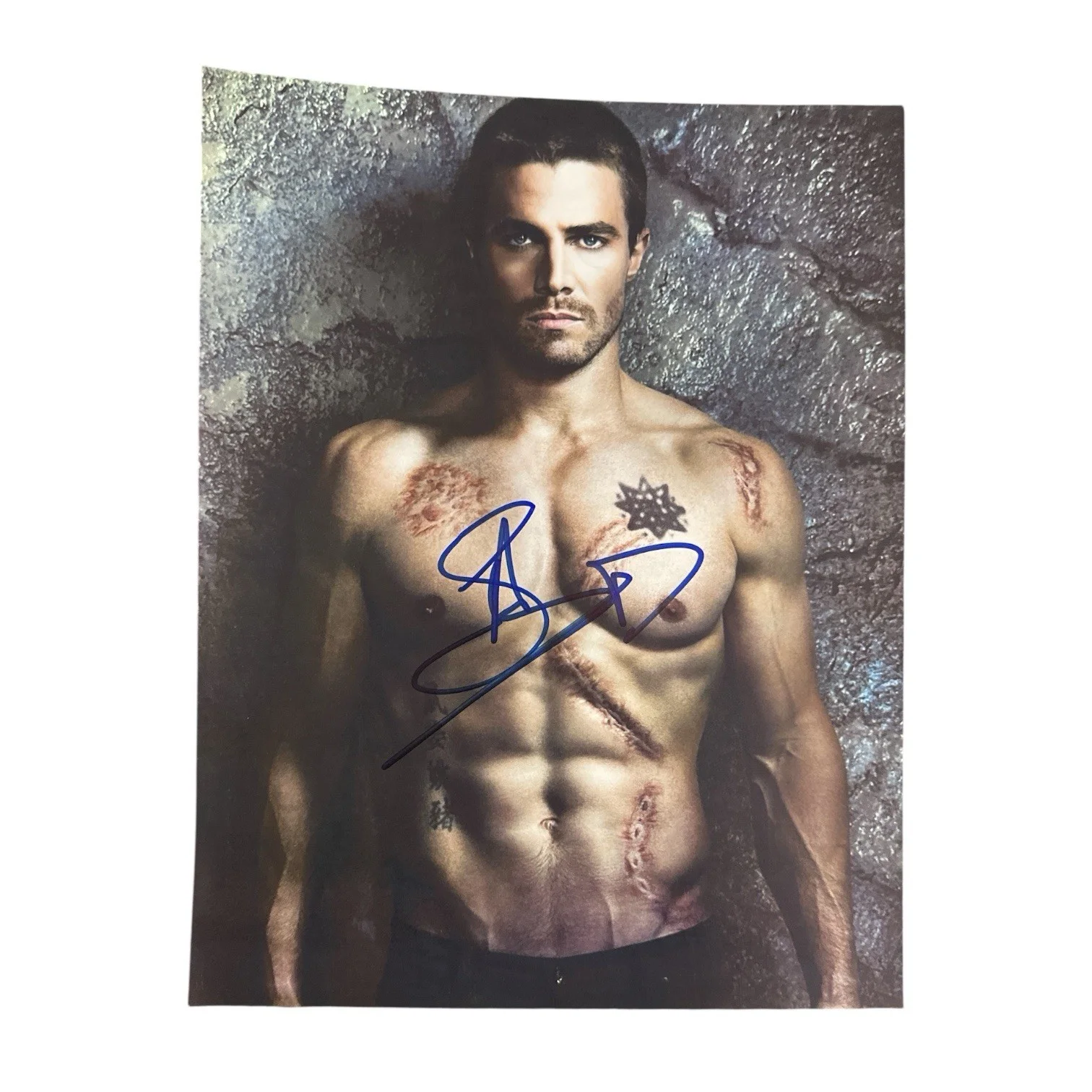 Stephen Amell — Stephen Amell Arrow 8.5x11 Autograph Photo! Signed In-Person! Oliver Queen!