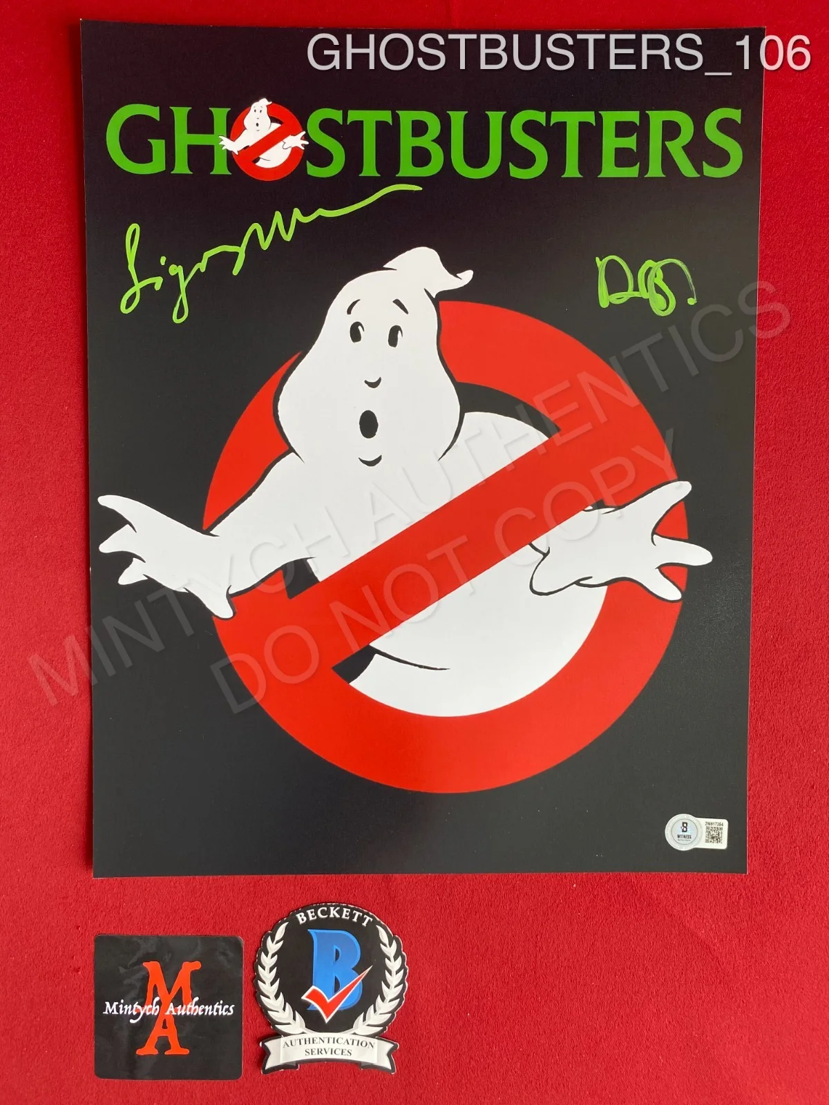 Sigourney Weaver, Dan Aykroyd — Sigourney Weaver Dan Aykroyd dual signed 11x14 photo Ghostbusters Beckett COA