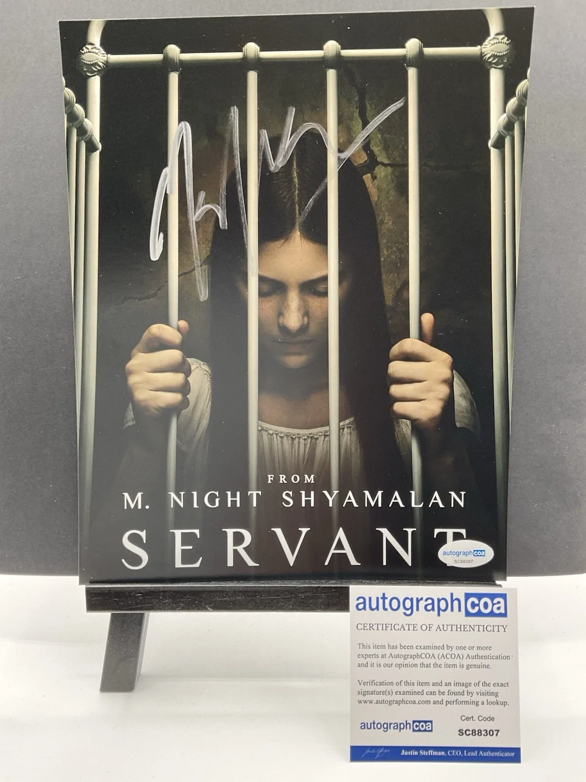 M Night Shyamalan — M Night Shyamalan signed 8x10 Servant signed 8x10 Sixth Sense Director auto ACOA