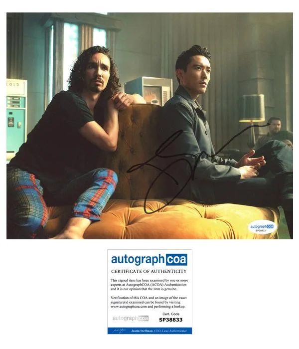 Justin H. Min — Justin H. Min "The Umbrella Academy" AUTOGRAPH Signed 'Ben' 8x10 Photo B ACOA
