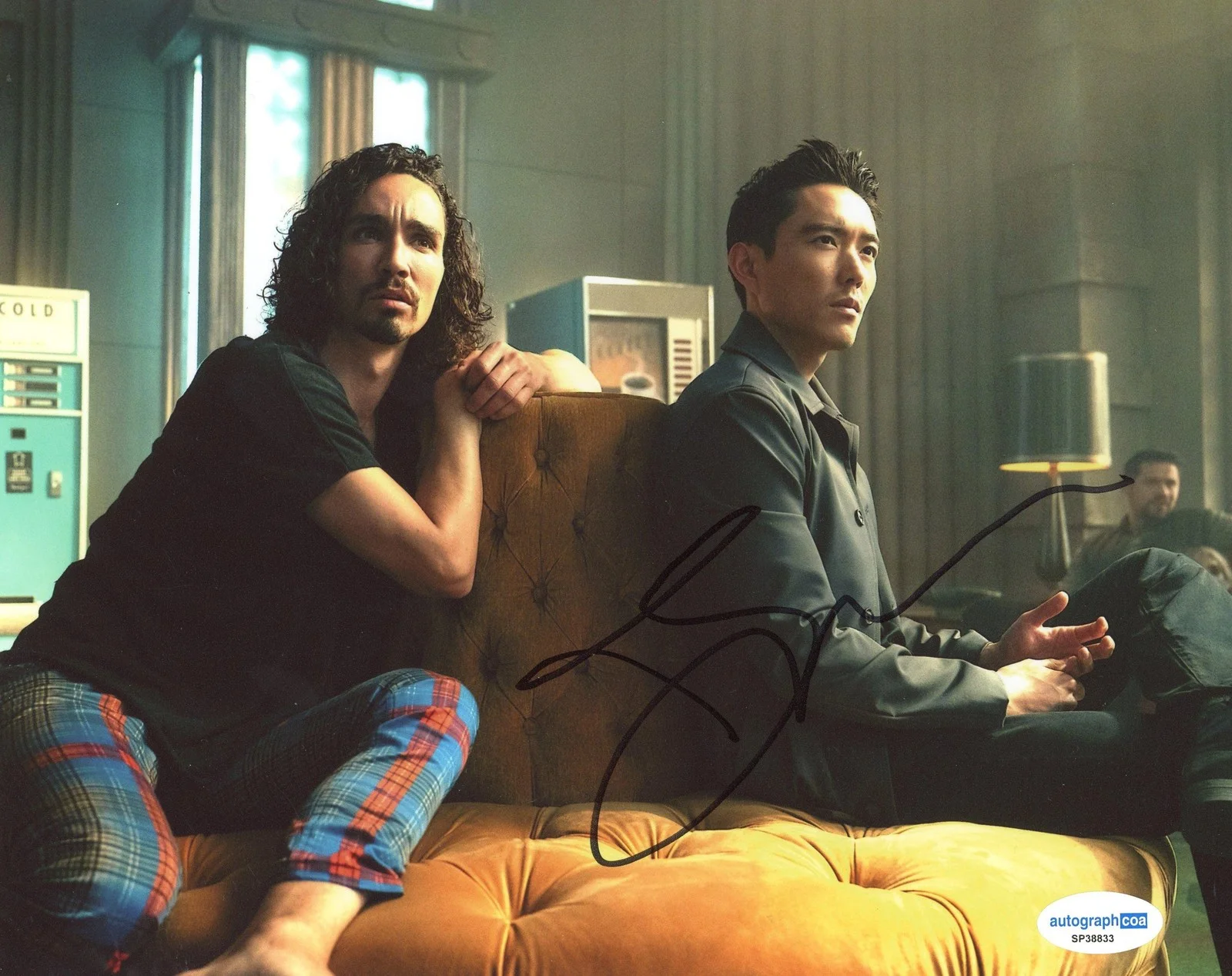 Justin H. Min — Justin H. Min "The Umbrella Academy" AUTOGRAPH Signed 'Ben' 8x10 Photo B ACOA, изображение 2
