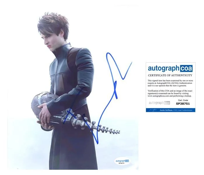 Tom Sturridge — Tom Sturridge "The Sandman" AUTOGRAPH Signed 'Dream' 8x10 Photo ACOA