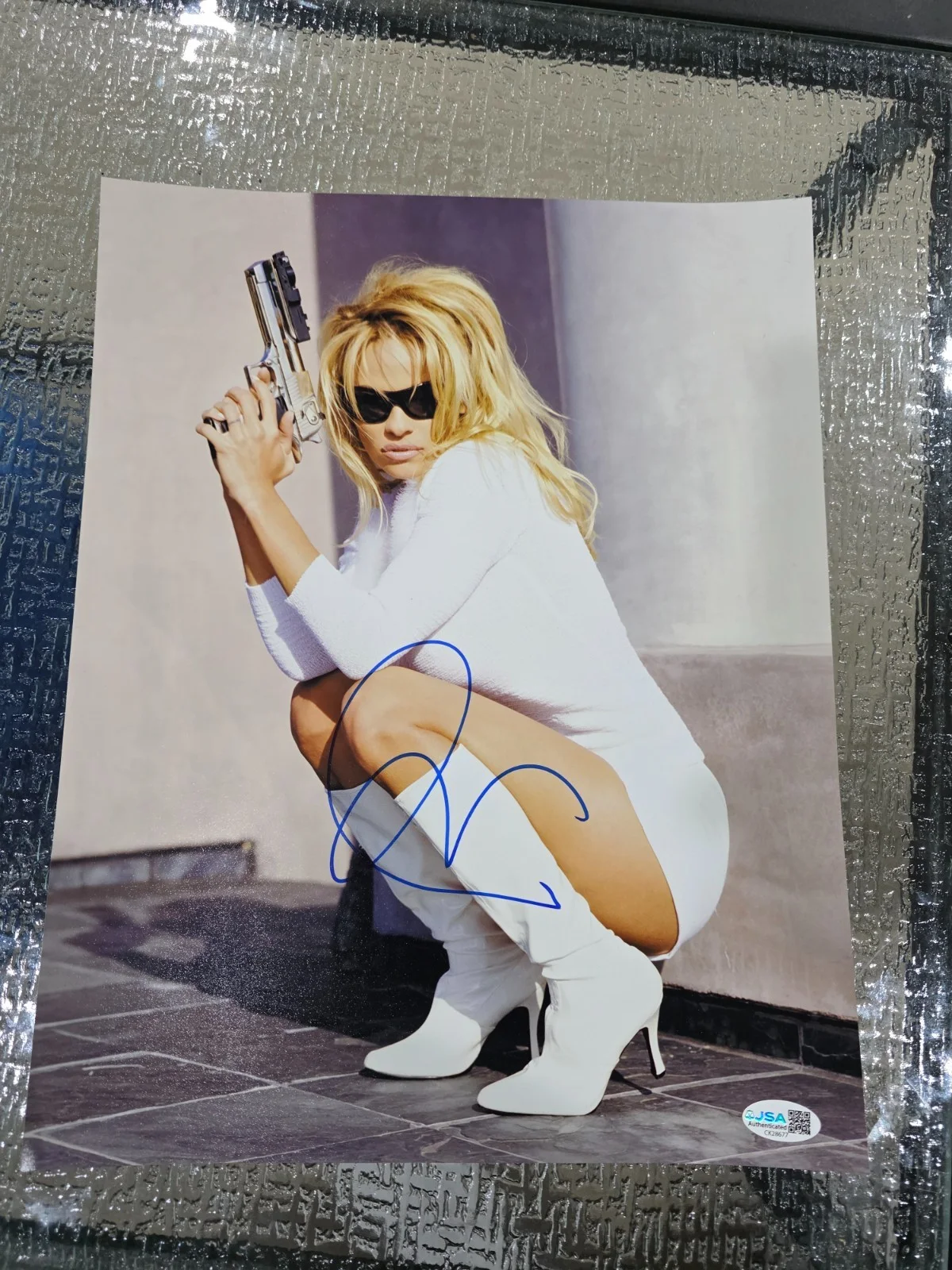 Pamela Anderson — Authentic Autographed Photo of Pamela Anderson 11x14 coa jsa