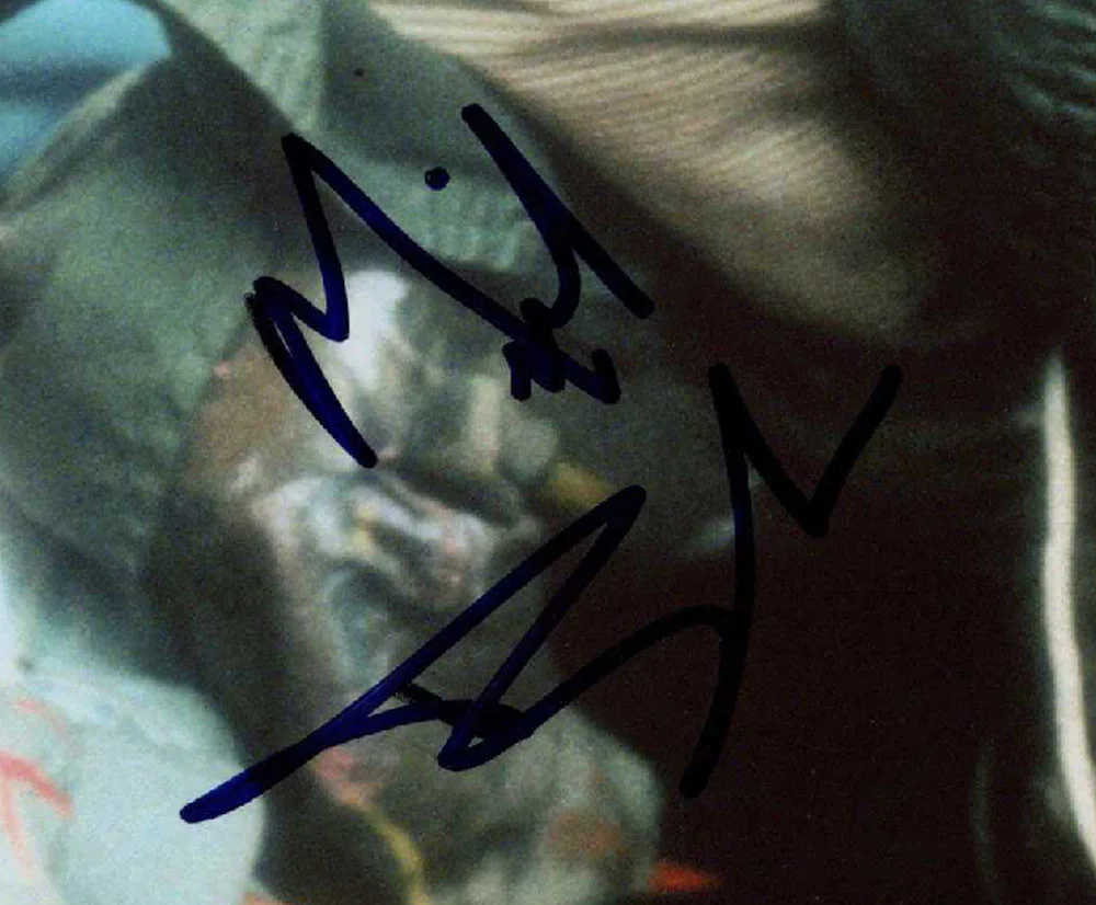 LINDA HAMILTON MICHAEL BIEHN SIGNED 11x14 PHOTO TERMINATOR *DAMAGED* BECKETT BAS, изображение 3