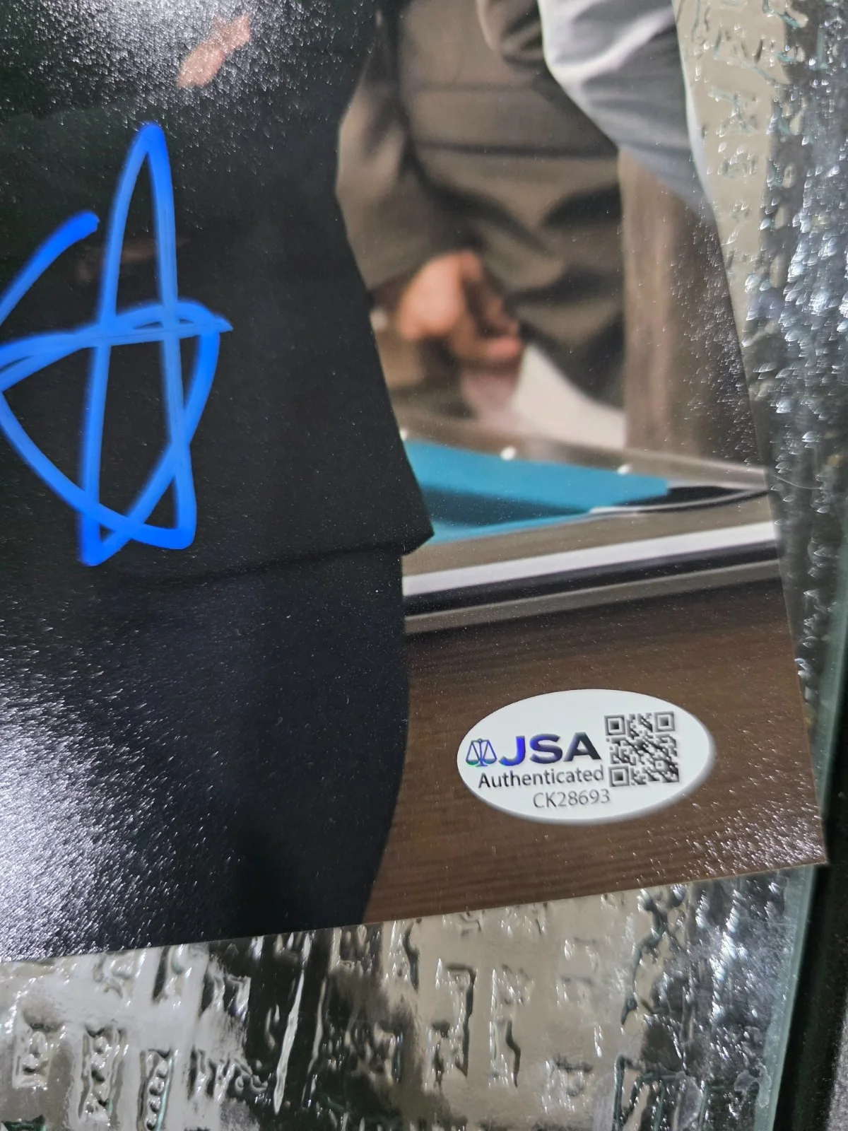 Joe Lo Truglio steaphanie beatriz — Joe Lo Truglio & stephanie beatriz Signed 8x10 Photo JSA Brooklyn Nine-Nine, изображение 2