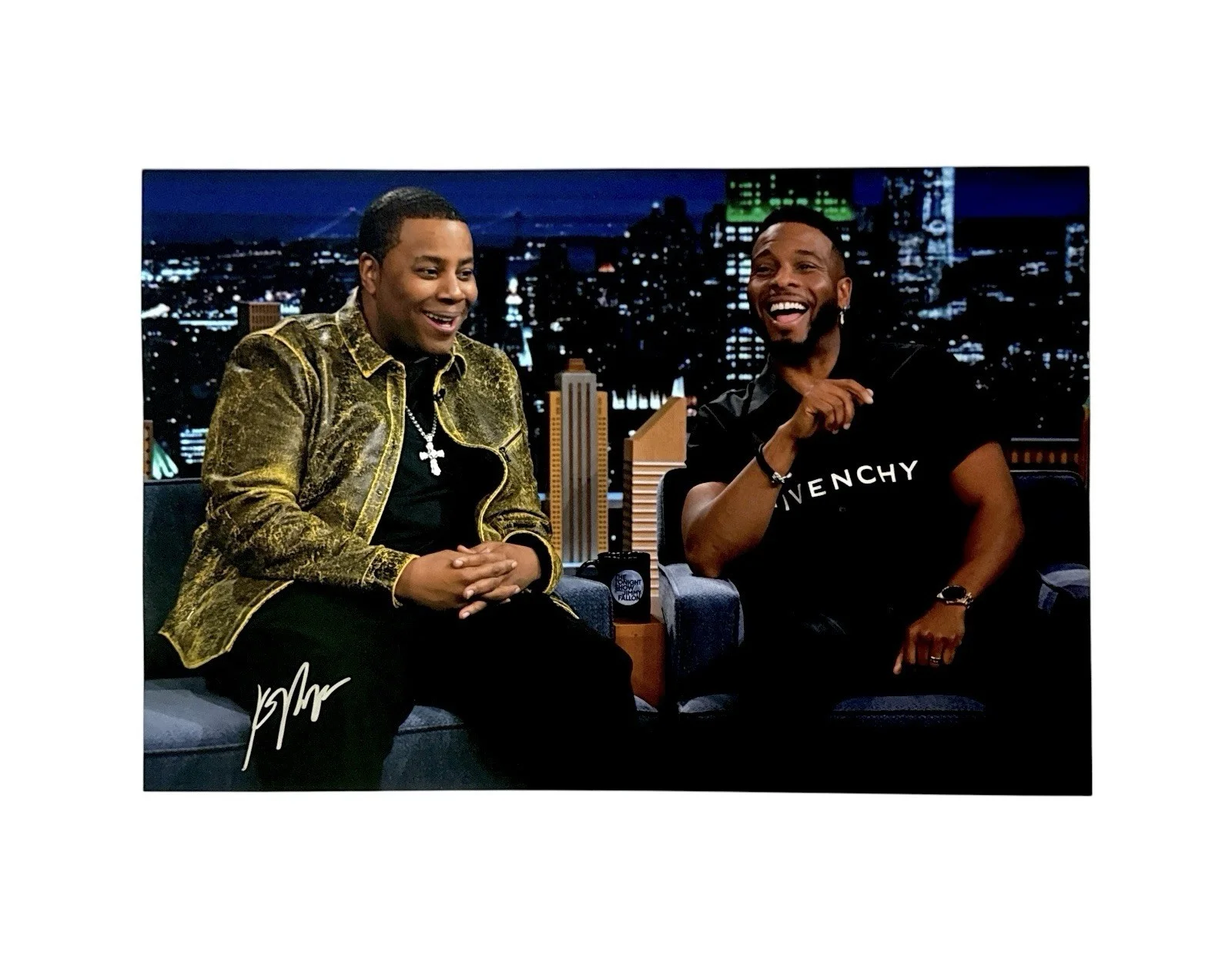 Kenan Thompson — KENAN THOMPSON 12X18 SIGNED PHOTO FROM COMEDY CENTRAL WITH TOP LOADER VERY RARE