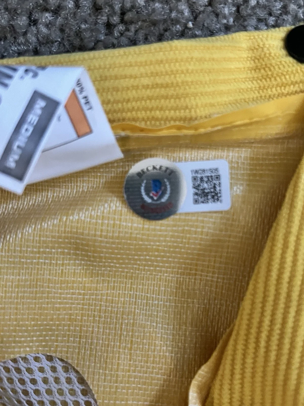 Jackson Robert Scott — Jackson Robert Scott Signed "IT" Georgie Yellow Raincoat Beckett Authenticated, image 2