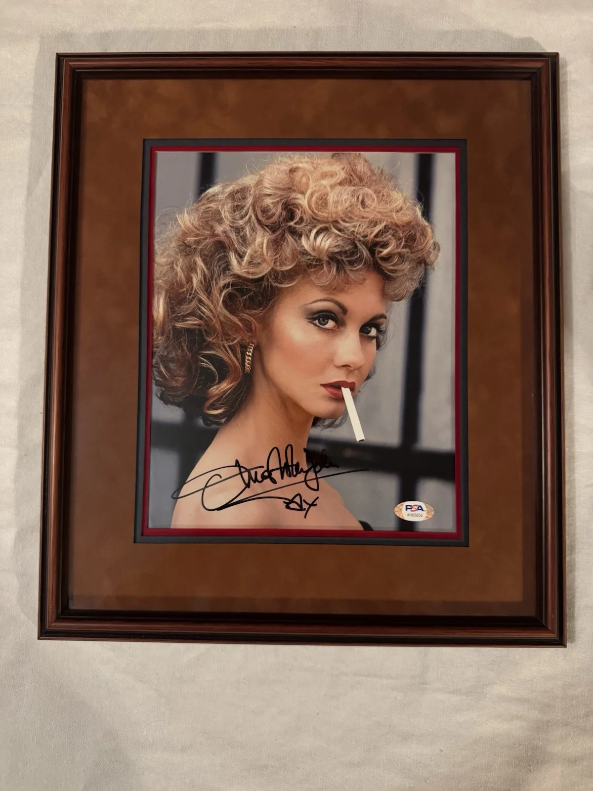 Olivia Newton John — Olivia Newton John Signed Framed 8x10 Photo PSA/DNA PSA - GREASE - Sandy