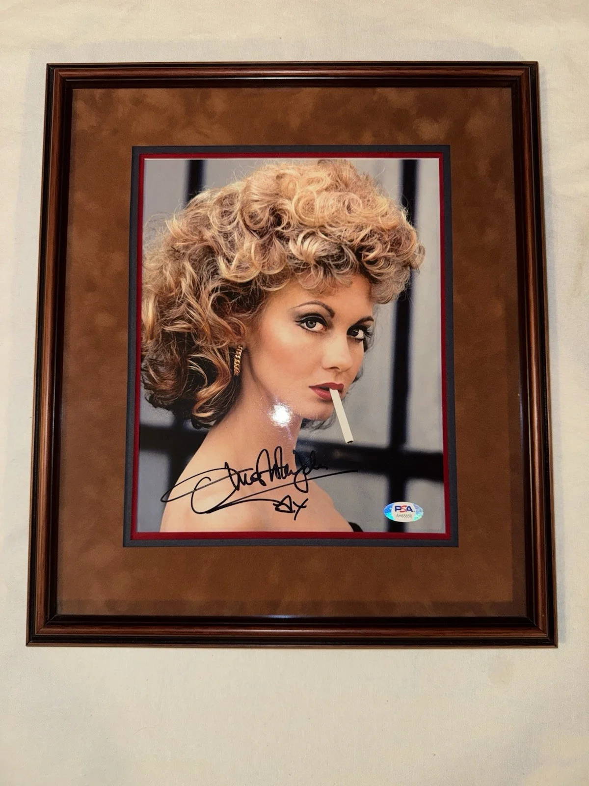 Olivia Newton John — Olivia Newton John Signed Framed 8x10 Photo PSA/DNA PSA - GREASE - Sandy, изображение 2
