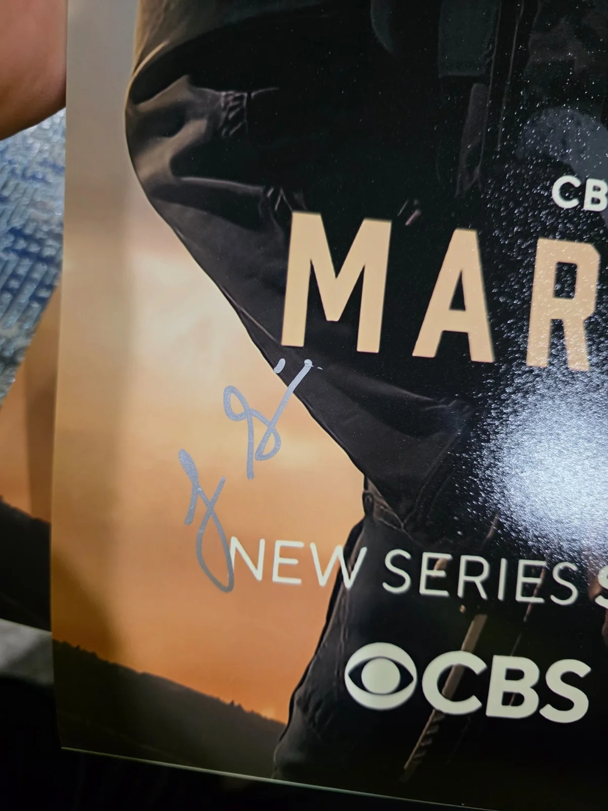 Luke Grimes — Luke Grimes signed "MARSHALS" 12x1 Photo a YELLOWSTONE Hot SEXY Kayce Dutton COA, image 2