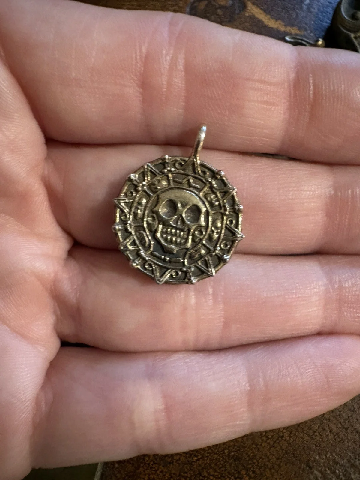 Rare Pirates of the Caribbean Medallion Pendant golden plated colour., изображение 5