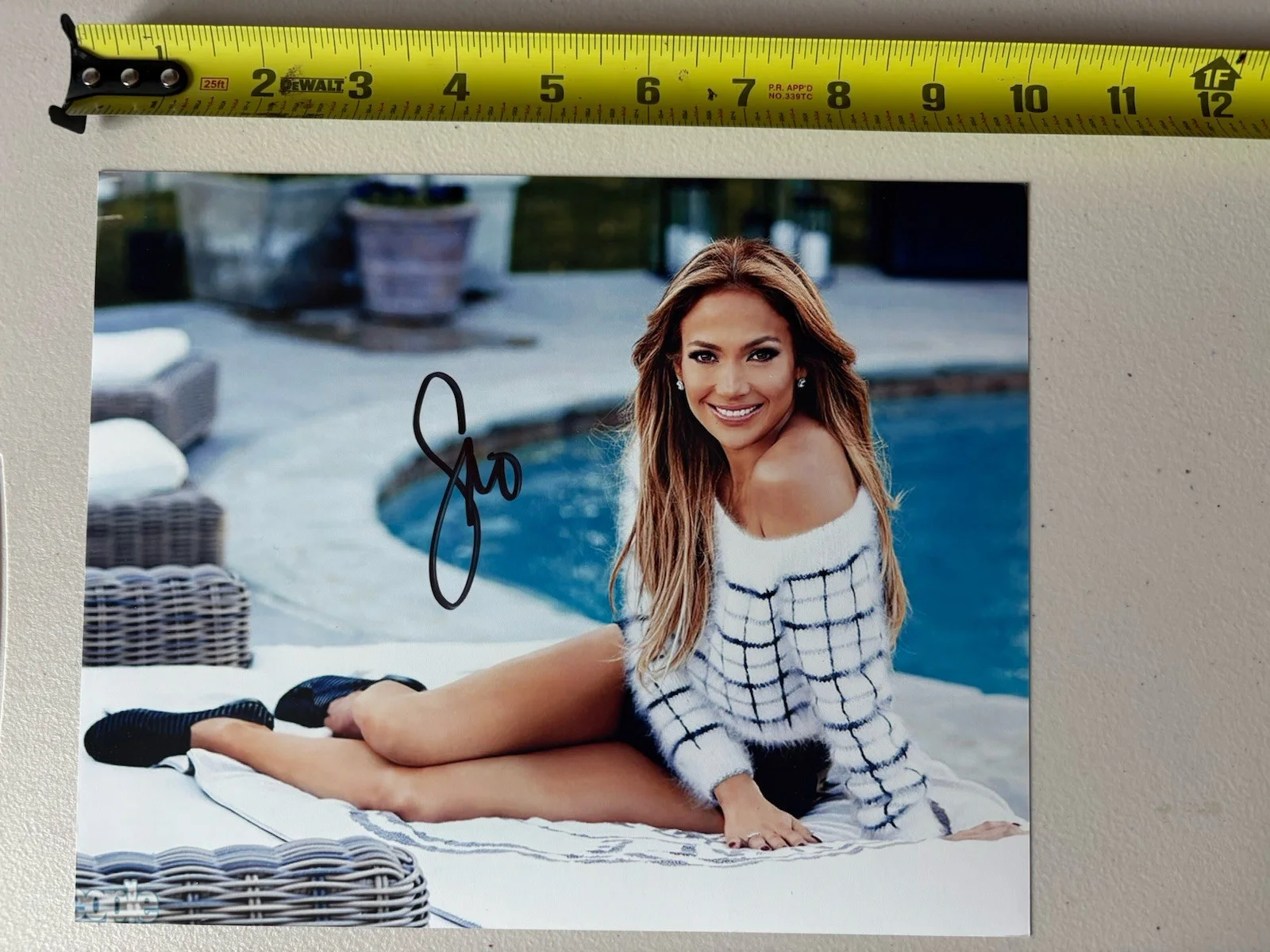 Jennifer Lopez — JENNIFER LOPEZ signed autographed 8x10 Color photo BSA COA 675, image 2