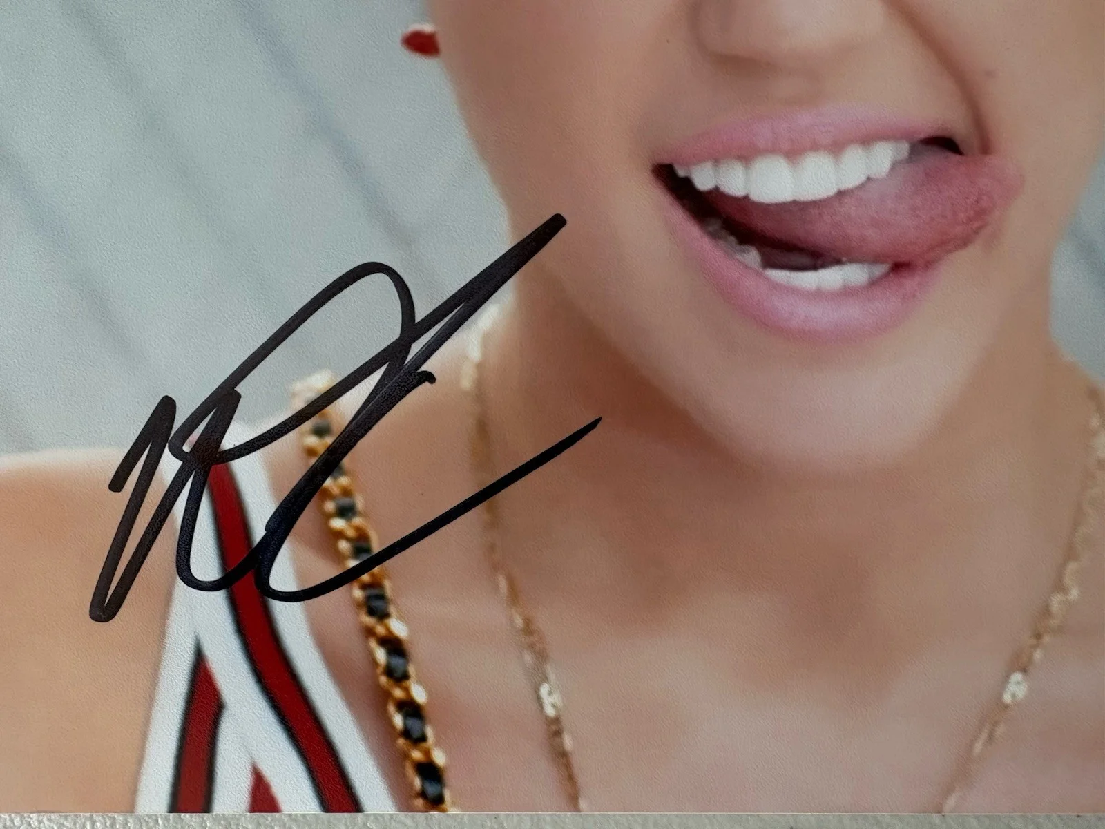 Miley Cyrus Singer Actress Performer Signed Autographed 8 x 10 Photo BSA COA 706, image 3