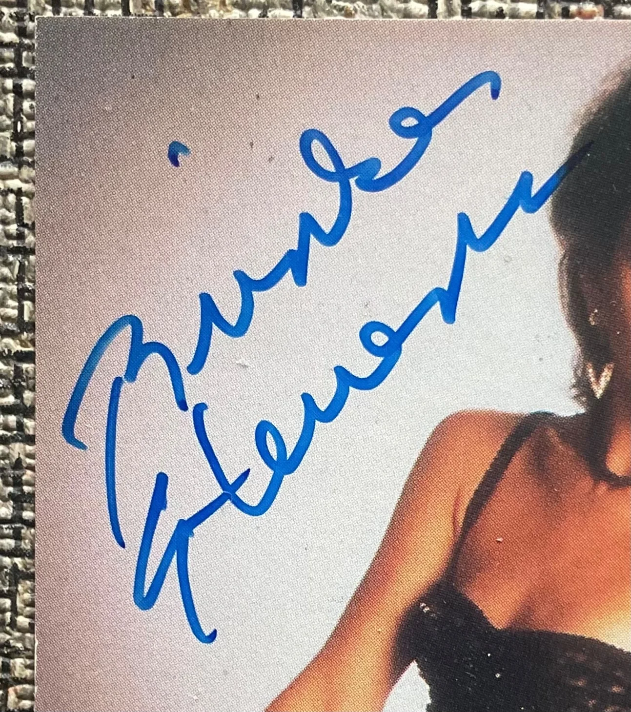 Brinke Stevens Signed SCREAM QUEEN Autograph CARD Color LUANA LANI 8x10 Photo, изображение 2