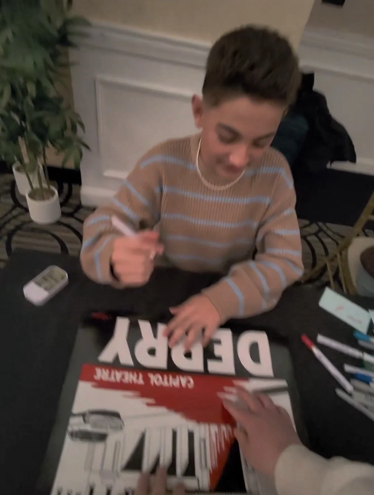 Welcome To Derry — Welcome To Derry Cast Signed Original Poster IT 16x24 Photo Cartaya Lawler, + 5, изображение 2
