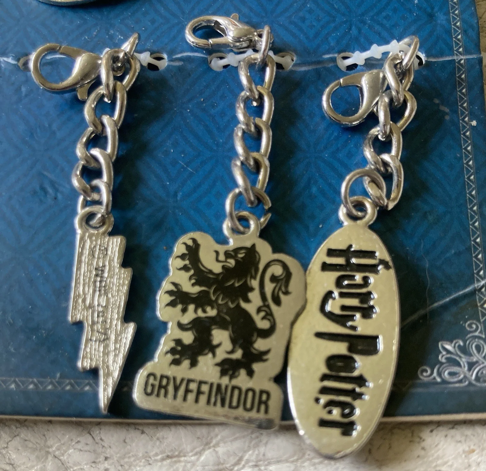 Harry Potter key rings Hogwarts crest, Gryffindor house emblem, lightning bolt +, изображение 2