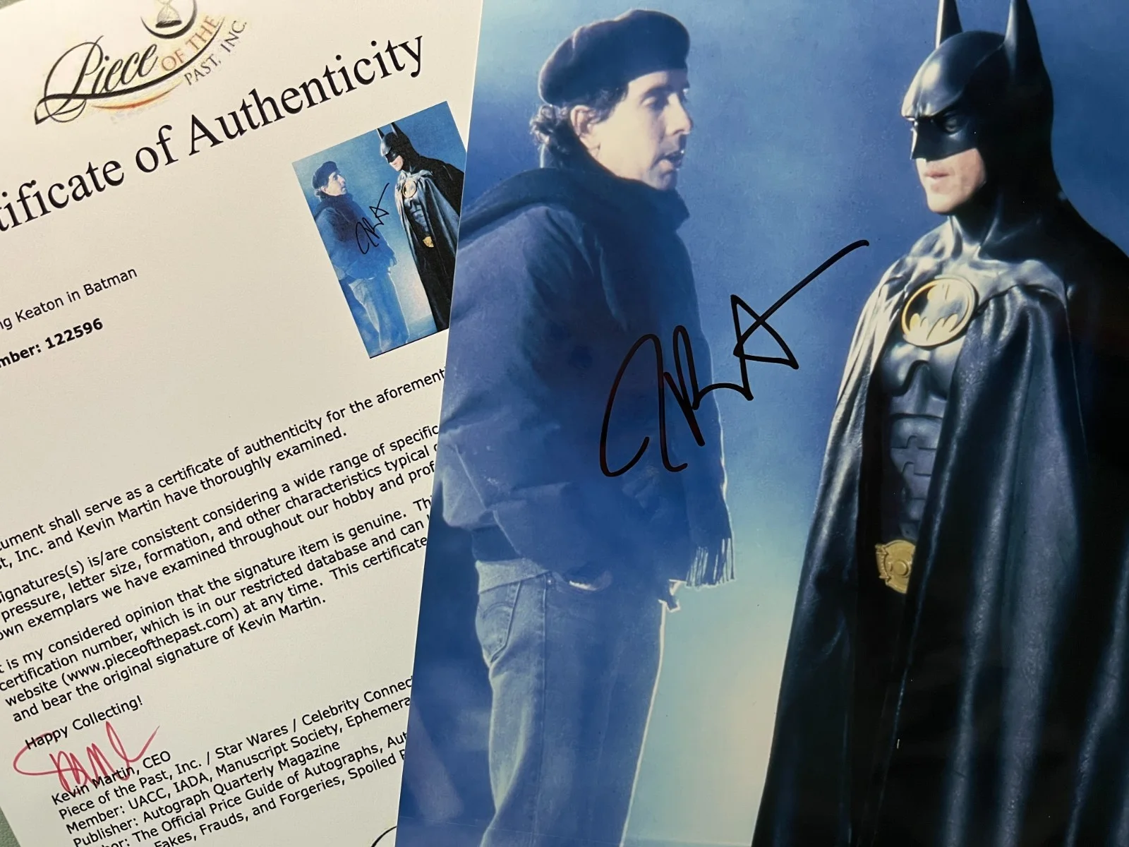 TIM BURTON — Tim Burton Signed•RARE Candid Directing Keaton•*BATMAN*• Piece of the Past COA, изображение 2