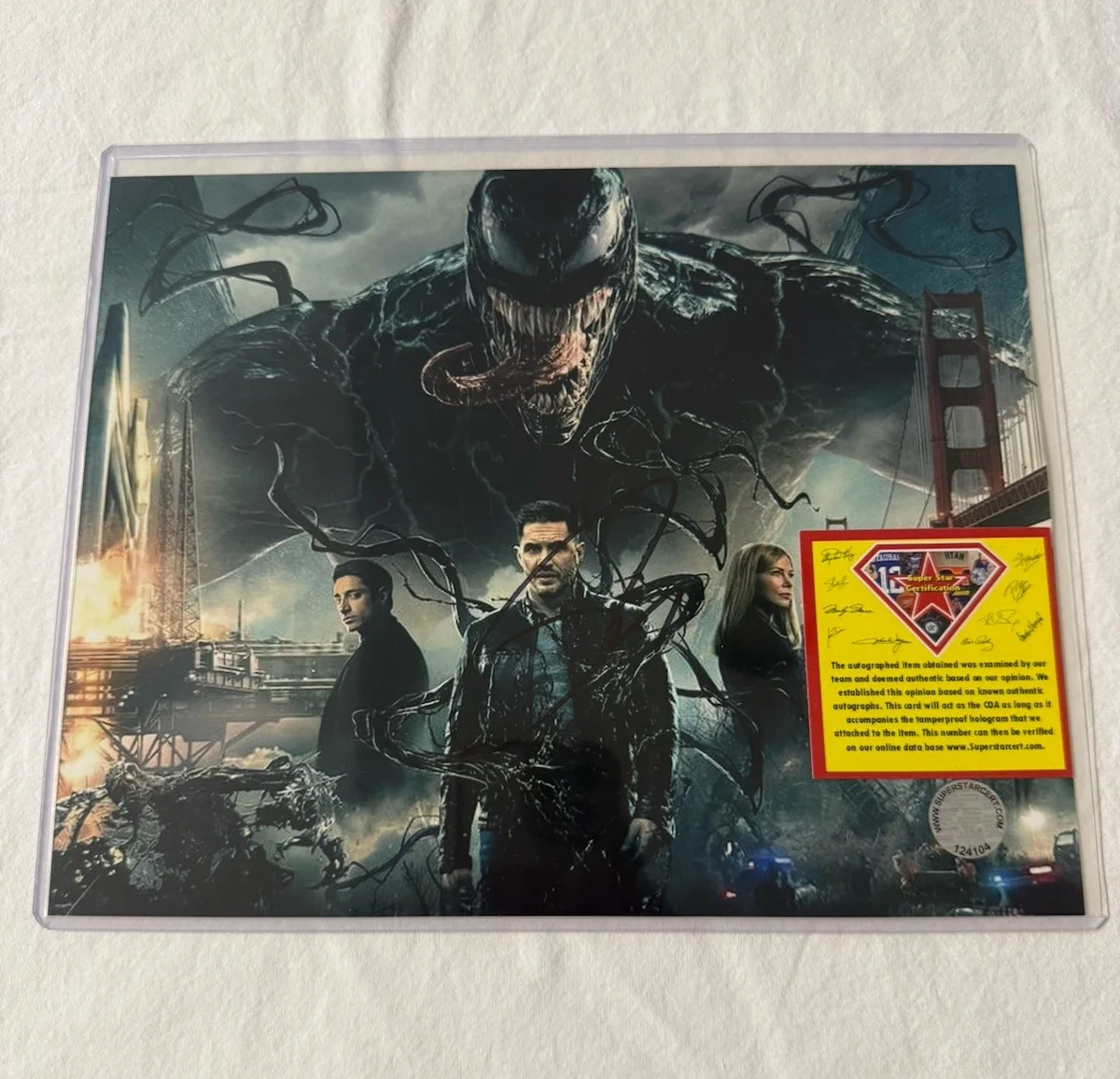 Edward Thomas Hardy — Signed Autographed Edward Thomas Hardy ‘Venom’ 2018 Film 8x10 Photo SSC COA, image 4