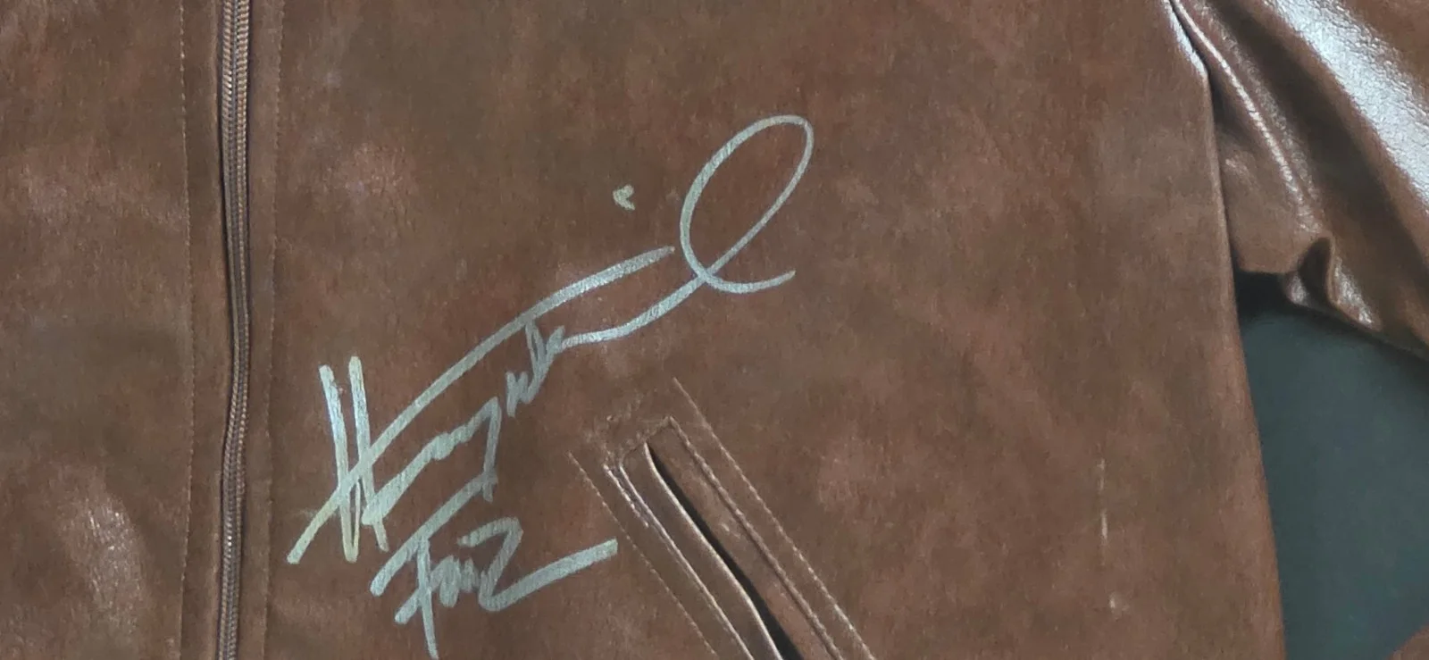 Henry Winkler THE FONZ — Henry Winkler THE FONZ Duel Autograph Jacket/8x10 Framed JSA/Beckett, изображение 3