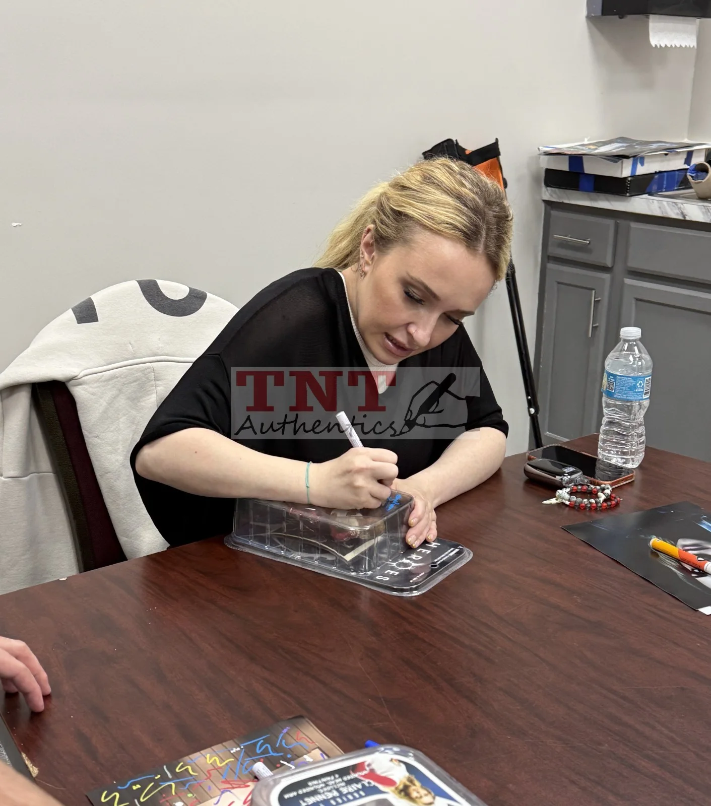 Hayden Panetierre — Hayden Panetierre Signed Inscribed Heroes Claire Bennet Action Figure BAS COA, image 5