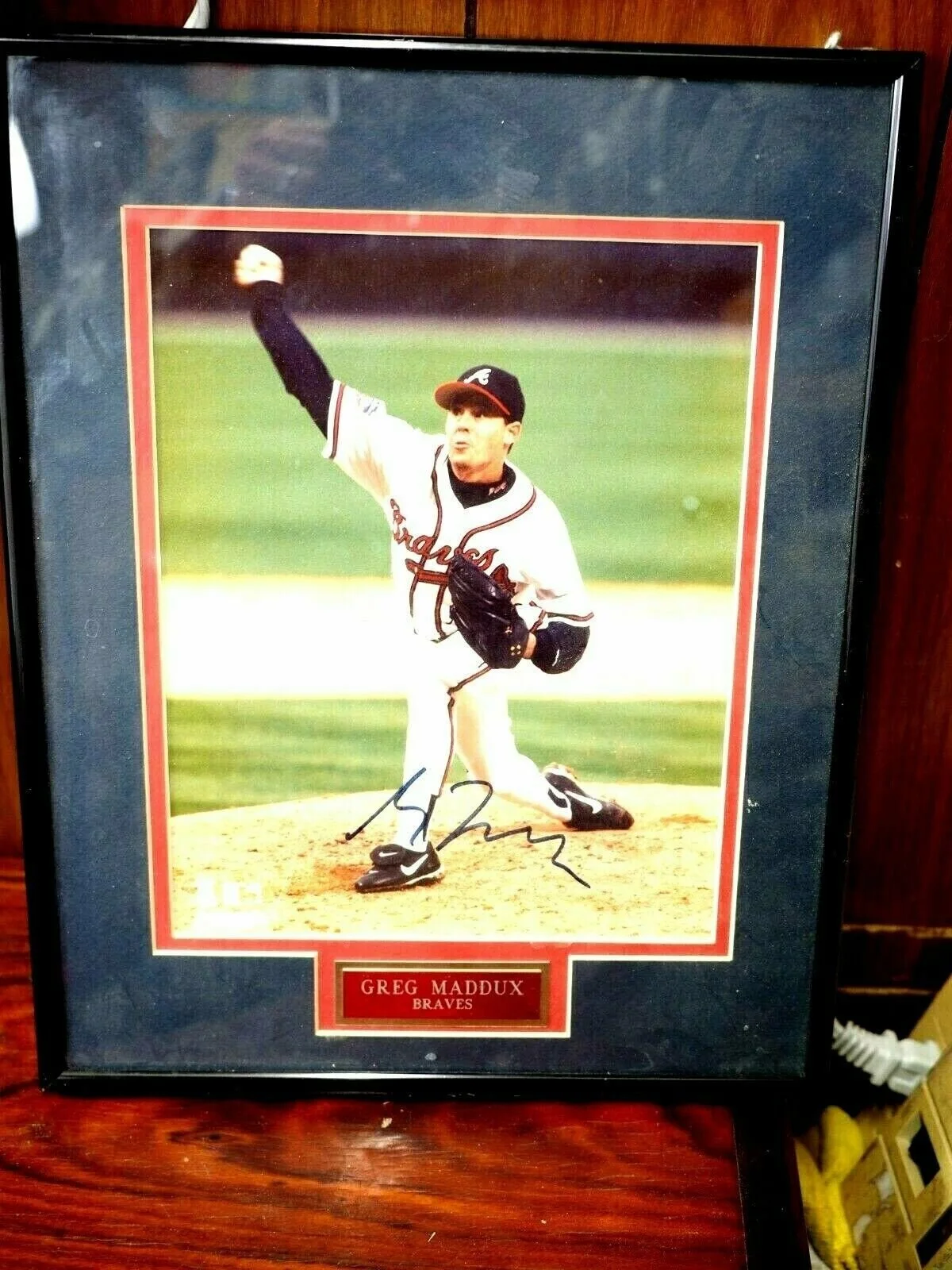 Greg Maddux — Greg Maddux Atlanta Braves Autographed Color MLB Photo in Frame with COA, image 5