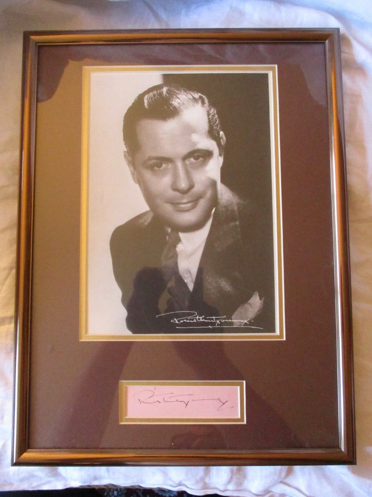 ROBERT MONTGOMERY — ROBERT MONTGOMERY Original Vintage 1930s SIGNED AUTOGRAPHED Card Framed w/ Photo