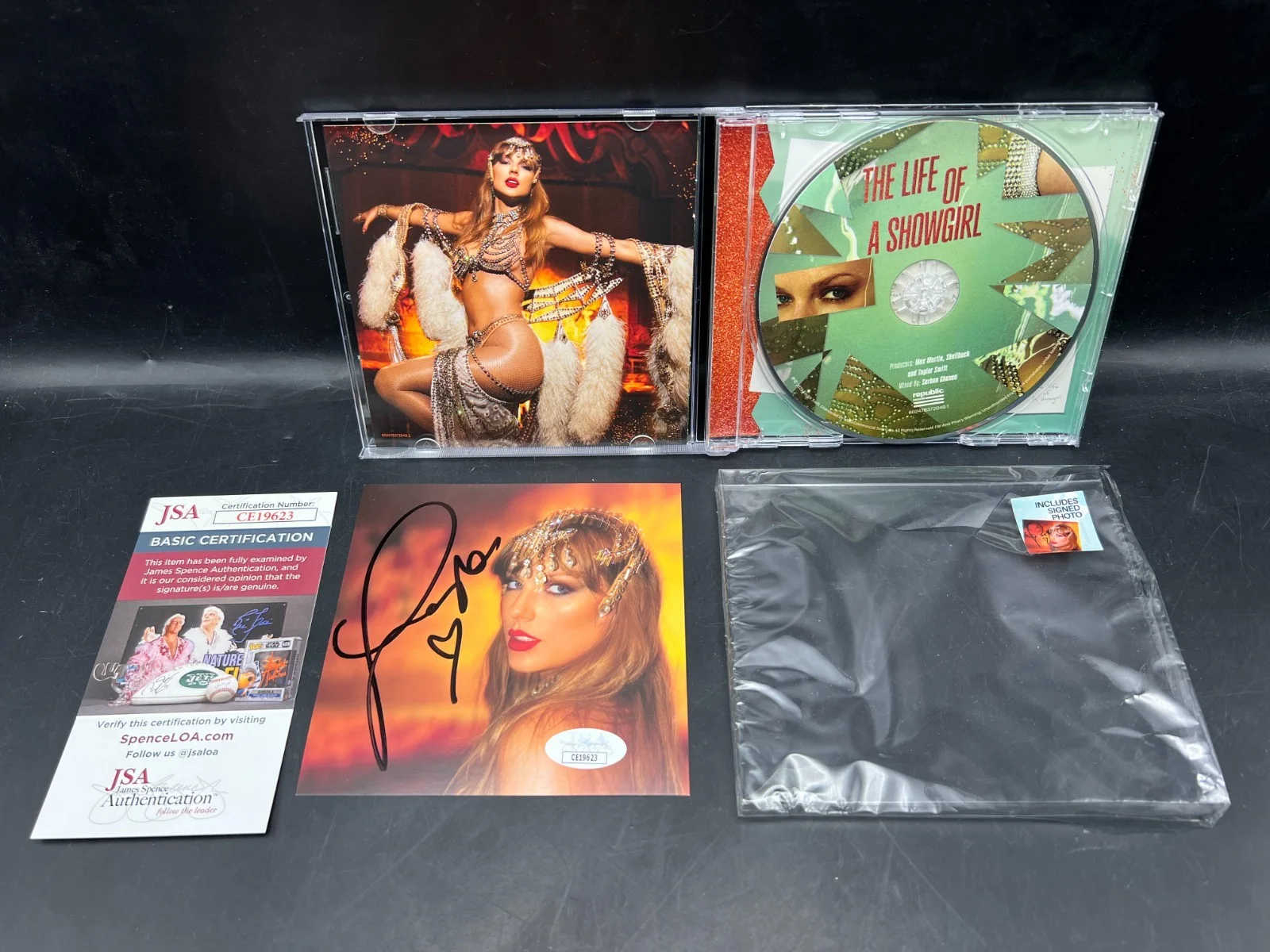 VERY LONG FULL NAME Taylor Swift Signed The Life of a Showgirl CD Album Photo #1, изображение 2