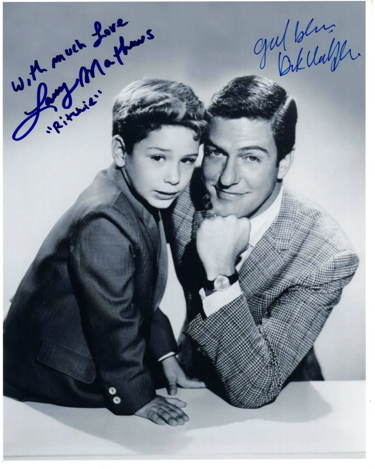 Mary Tyler Moore and Dick Van Dyke — DICK VAN DYKE and LARRY MATTHEWS signed autographed 8x10 photo