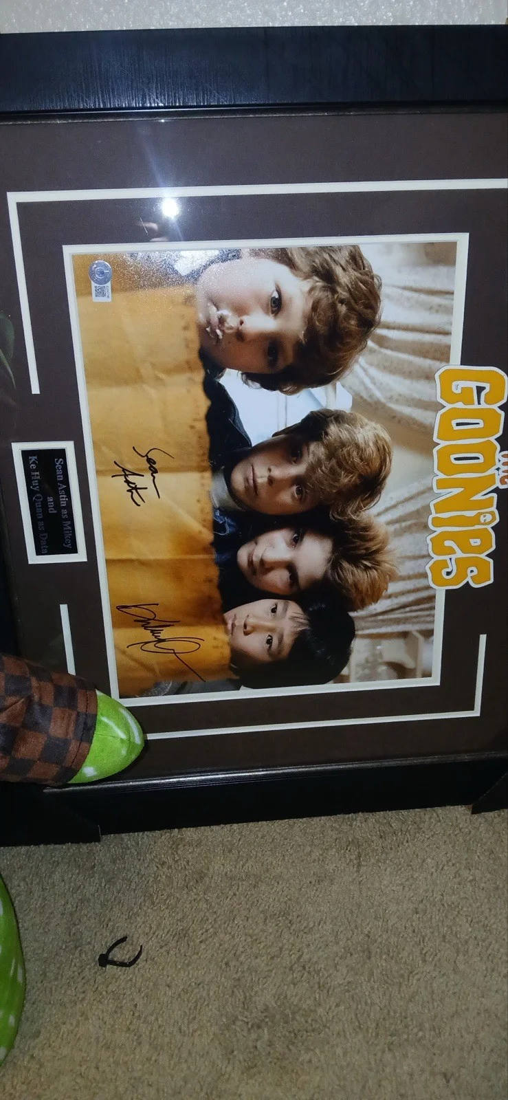 Sean Astin, Ke Huy Quan — The Goonies Framed Original Autographed Photo Signed by Sean Astin Ke Huy Quan, изображение 2