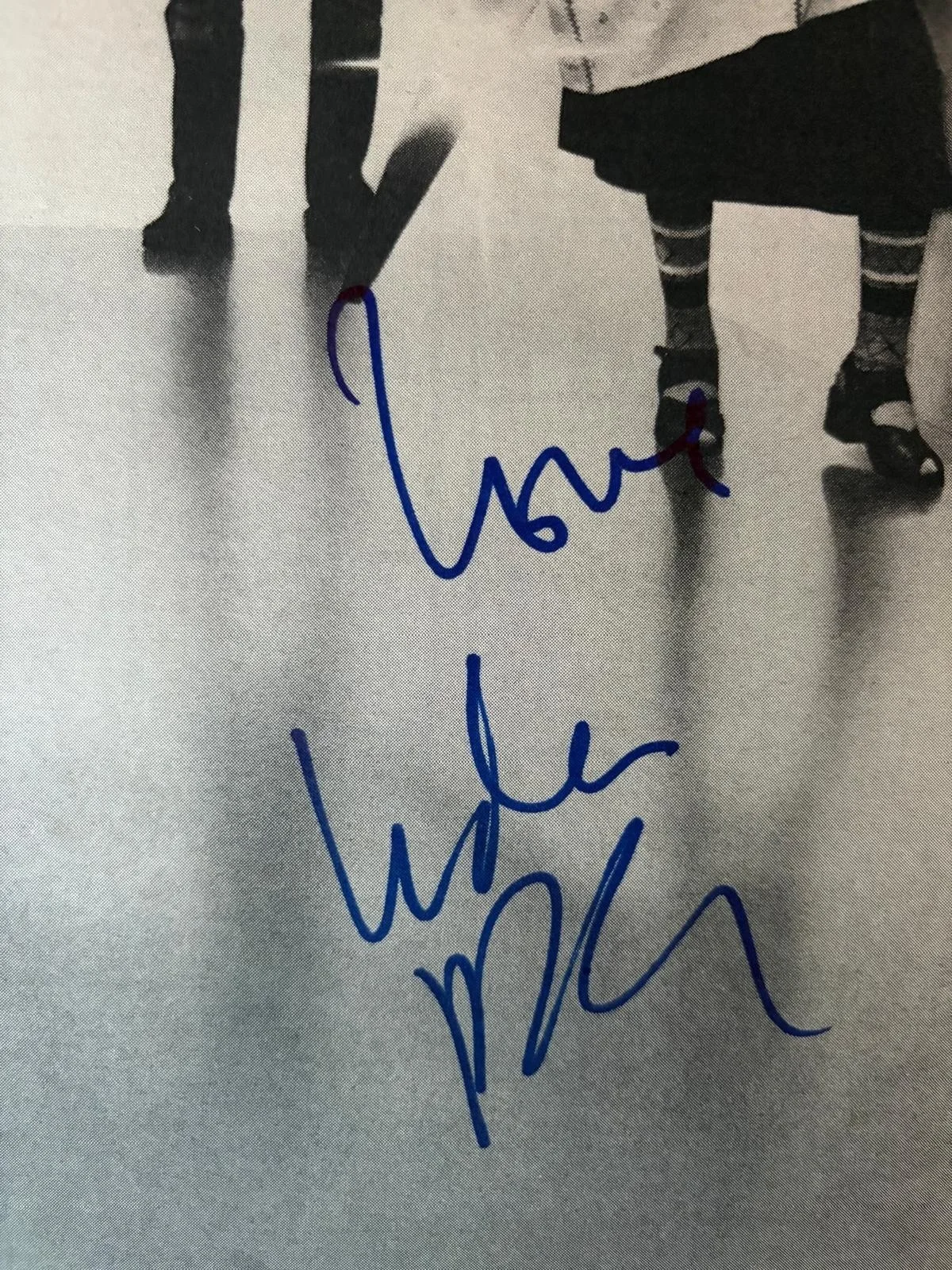 Linda McCartney — LINDA McCARTNEY SIGNED AUTOGRAPHED 11X14 MAGAZINE PAGE PAUL BEATLES RARE PSA B, image 2