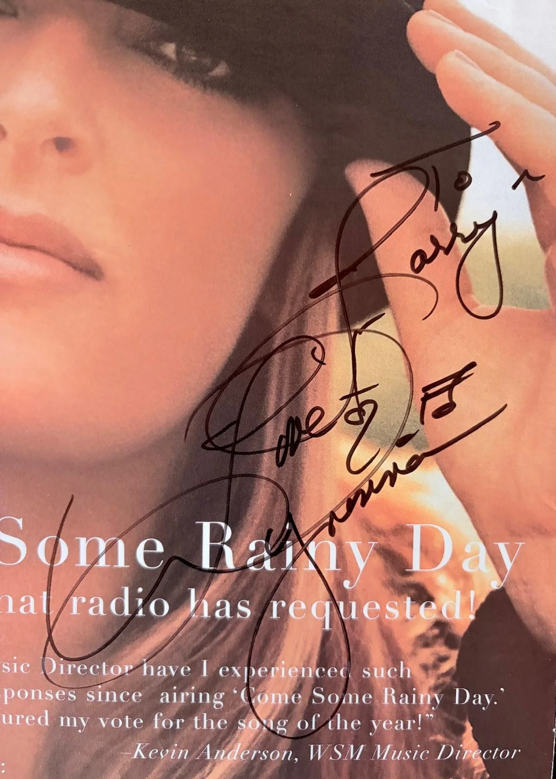 WYNONNA JUDD — WYNONNA JUDD SIGNED AUTOGRAPHED 11X14 MAGAZINE PAGE COME SOME RAINY DAY PSA, изображение 2