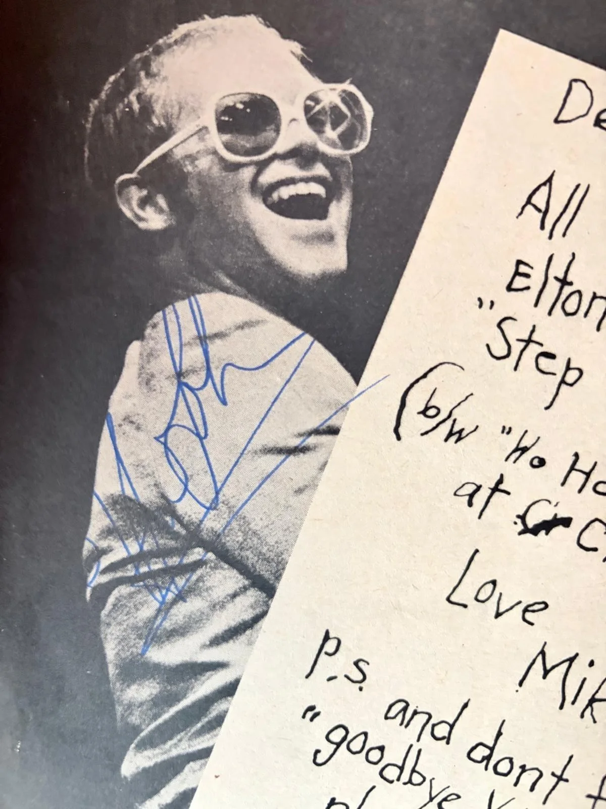 Elton John — ELTON JOHN SIGNED AUTOGRAPHED 11X14 MAGAZINE PAGE RARE THE ROCKETMAN VINTAGE PSA, image 2