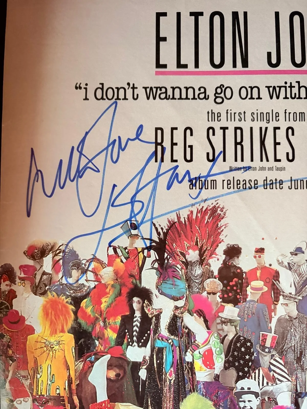 Elton John — ELTON JOHN SIGNED AUTOGRAPHED 11X14 MAGAZINE PAGE ROCKETMAN YELLOW BRICK PSA, изображение 2