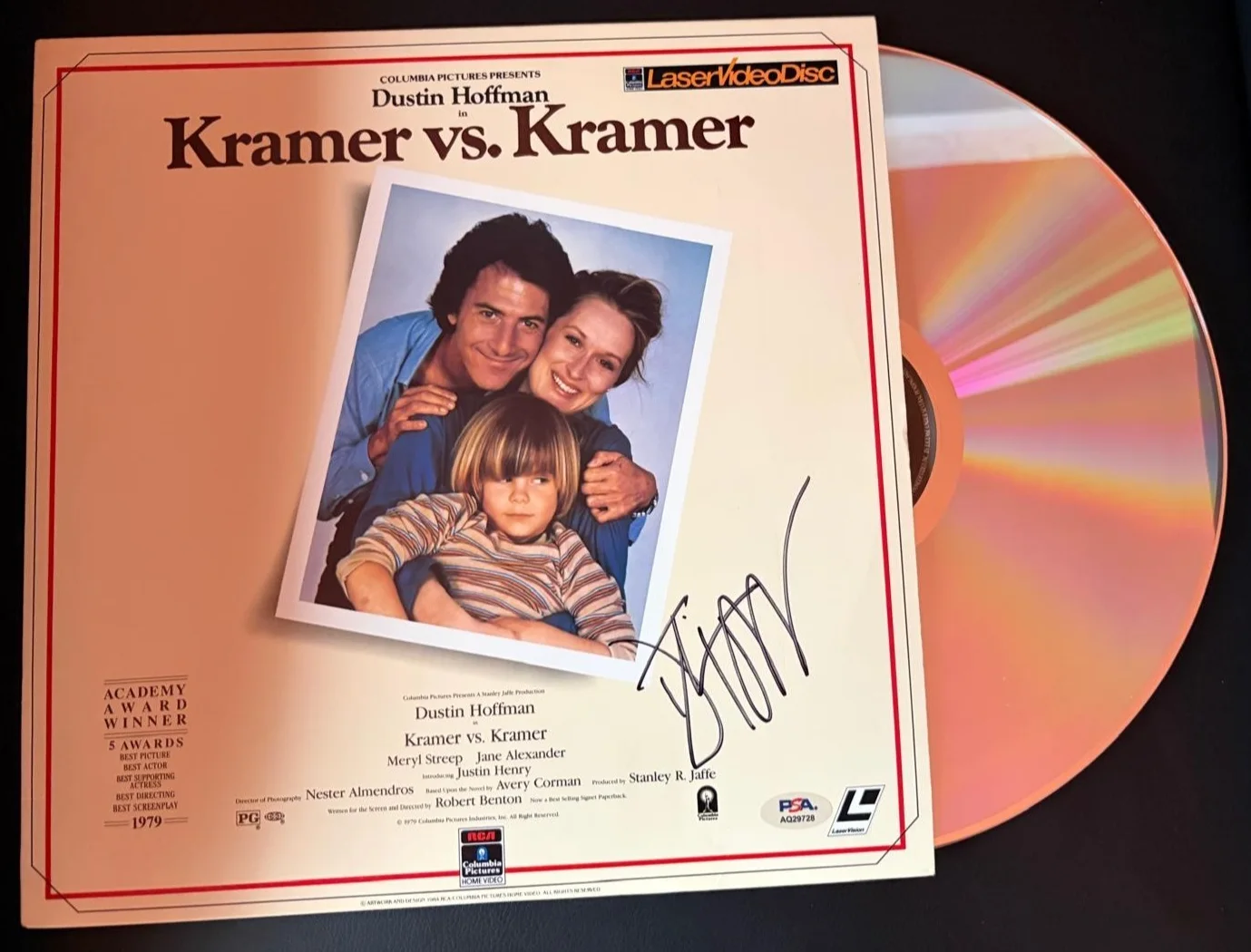 Dustin Hoffman — DUSTIN HOFFMAN SIGNED AUTOGRAPHED ALBUM KRAMER VINTAGE YOUNG RARE PSA, изображение 2