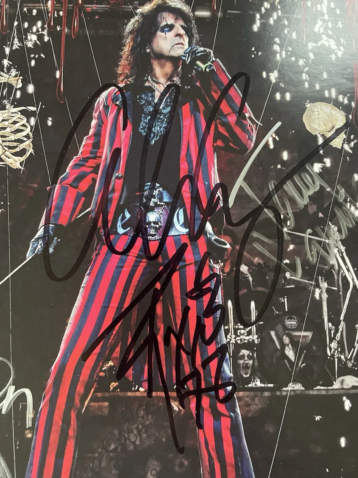 Alice Cooper Raise The Dead 2012 Tour Book Signed x4 Autographed Rare, изображение 3