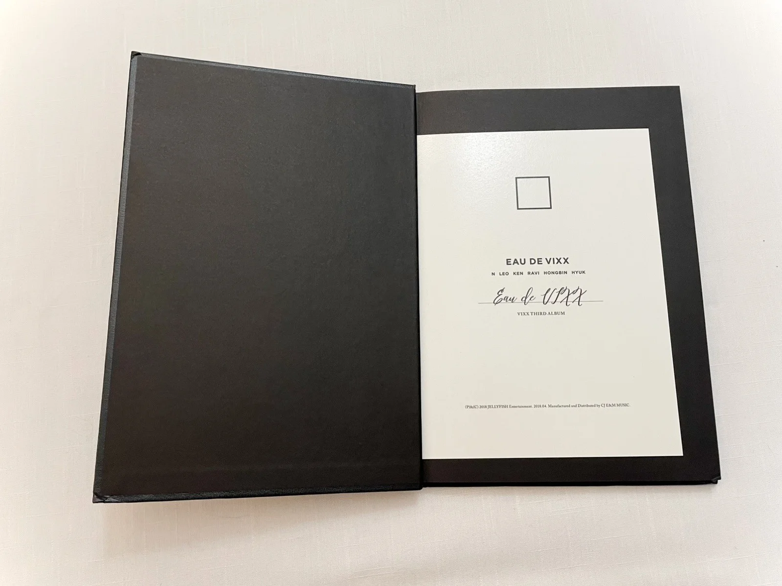 Eau De Vixx Black Version SIGNED AUTOGRAPHED Album Lee Hongbin, изображение 5