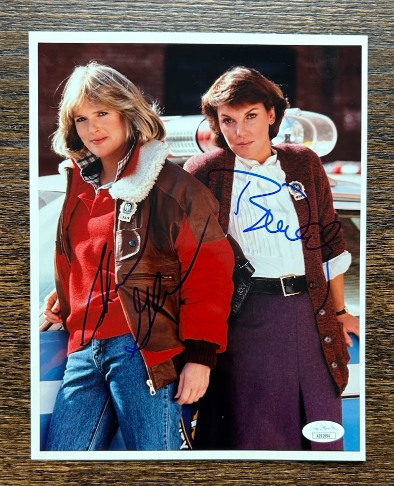 Sharon Gless, Tyne Daly — SHARON GLESS & TYNE DALY SIGNED PHOTO CAGNEY & LACEY 8X10~JSA COA, image 2