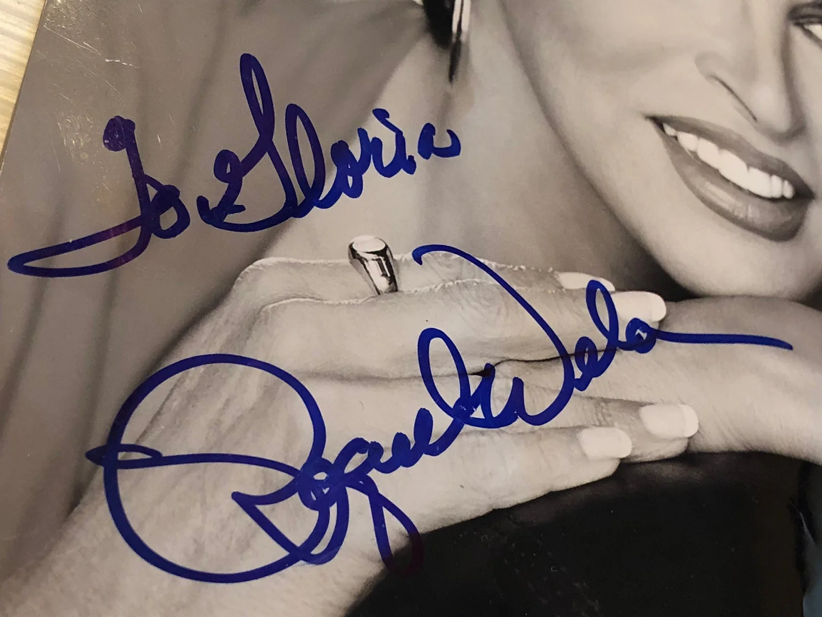 RAQUEL WELCH SIGNED AUTOGRAPHED 8x10 PHOTO, image 2