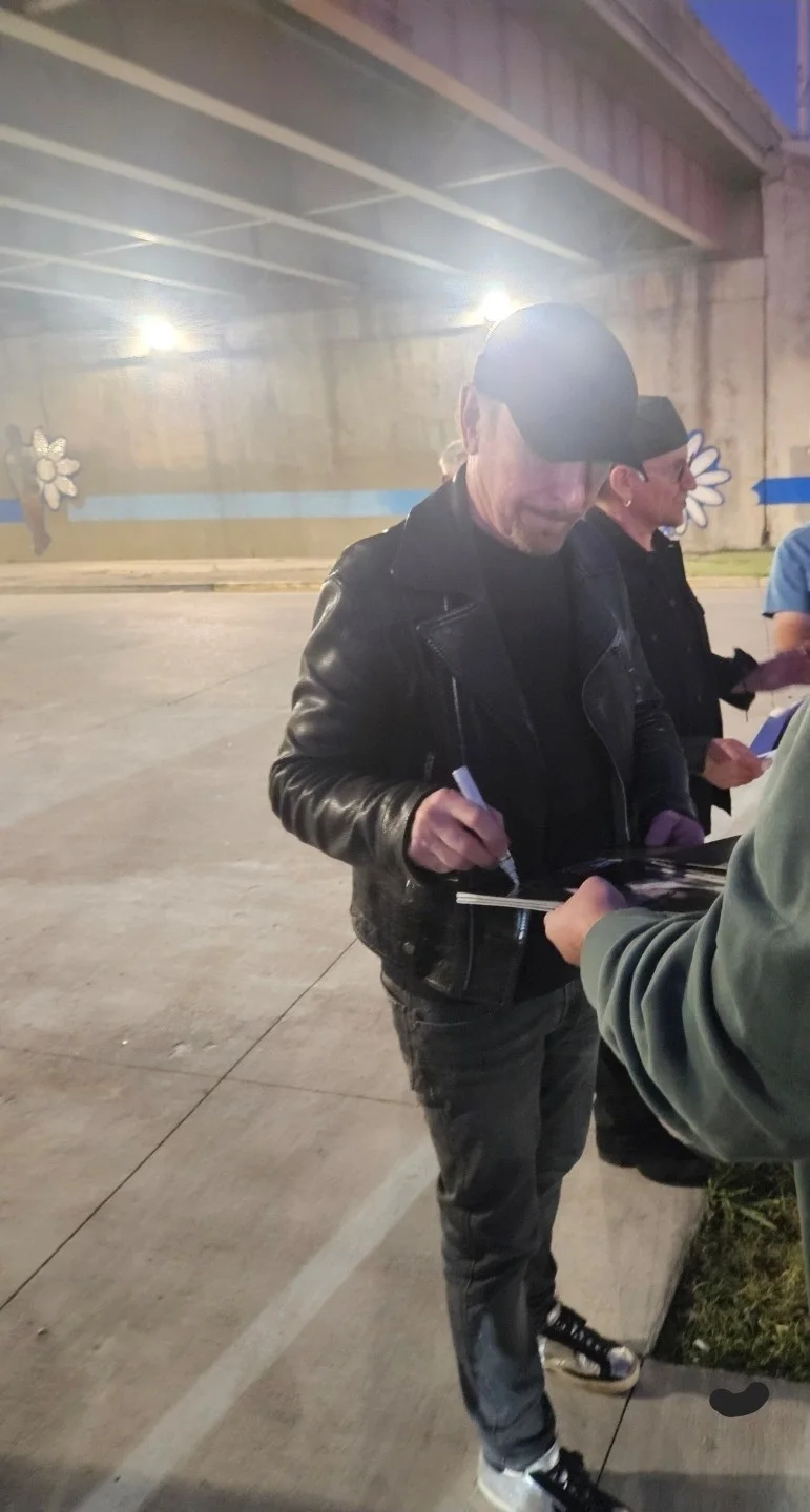 U2 BONO Signed Autographed How To Dismantle An Atomic Bomb Vinyl Record JSA LOA, изображение 2